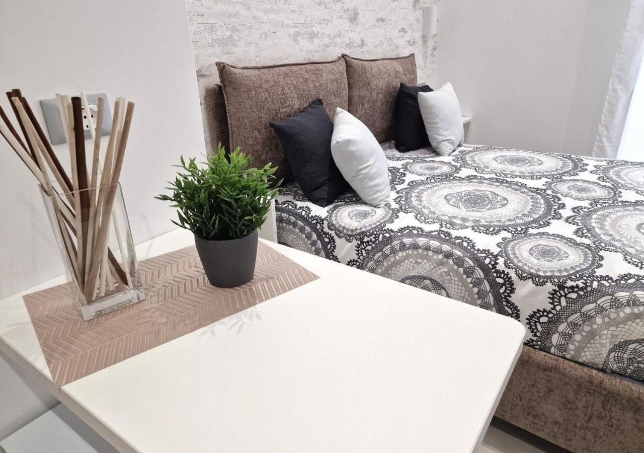 B&B Tra Le Vie Del Borgo Весте Екстериор снимка