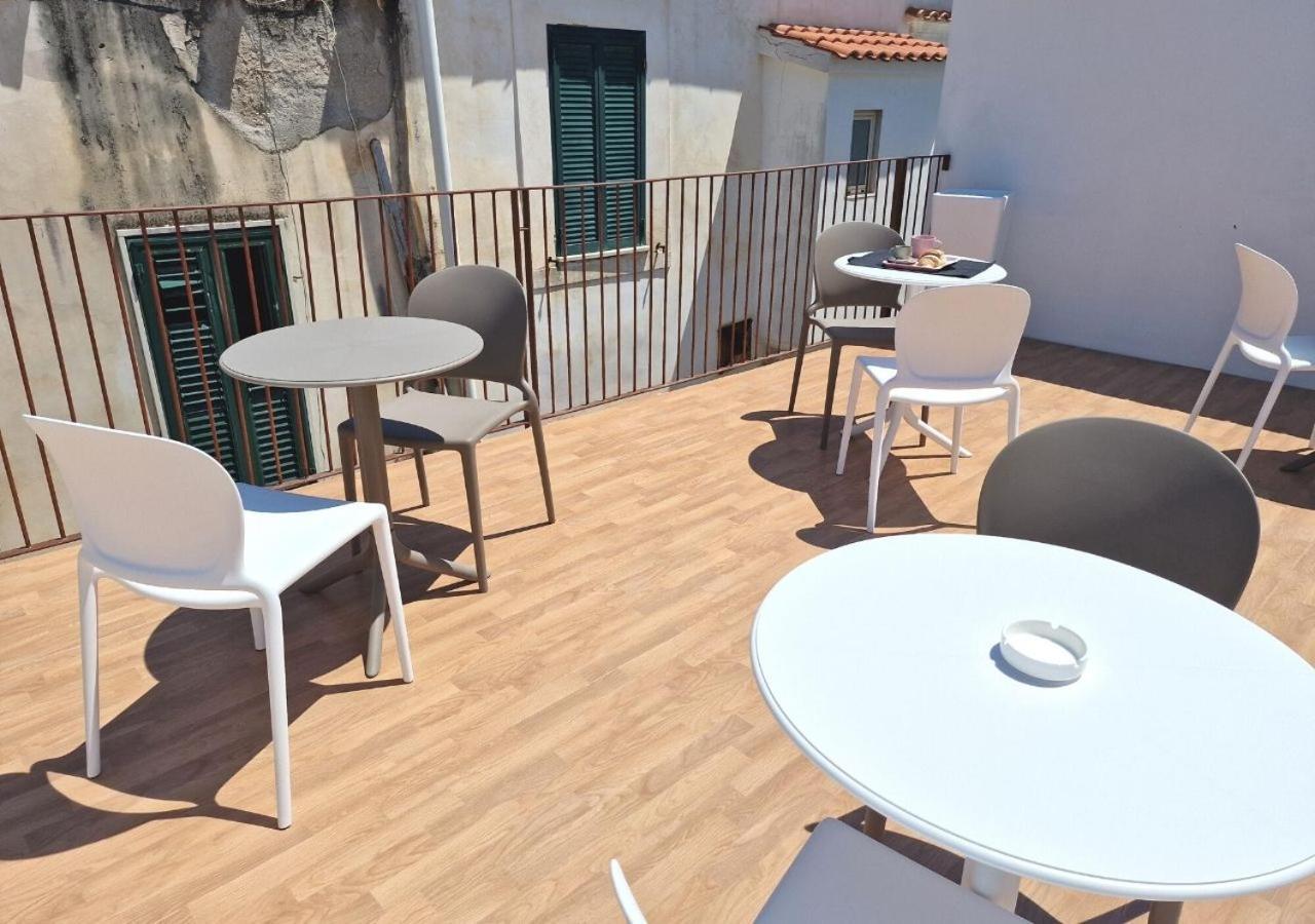 B&B Tra Le Vie Del Borgo Весте Екстериор снимка